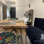 Black Eagle Aparthotel 4*