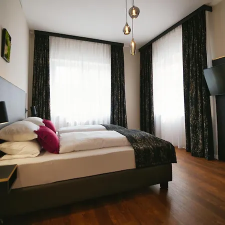 Black Eagle Aparthotel *