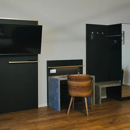 Aparthotel Black Eagle 4*