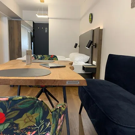 Black Eagle Apartahotel 4*